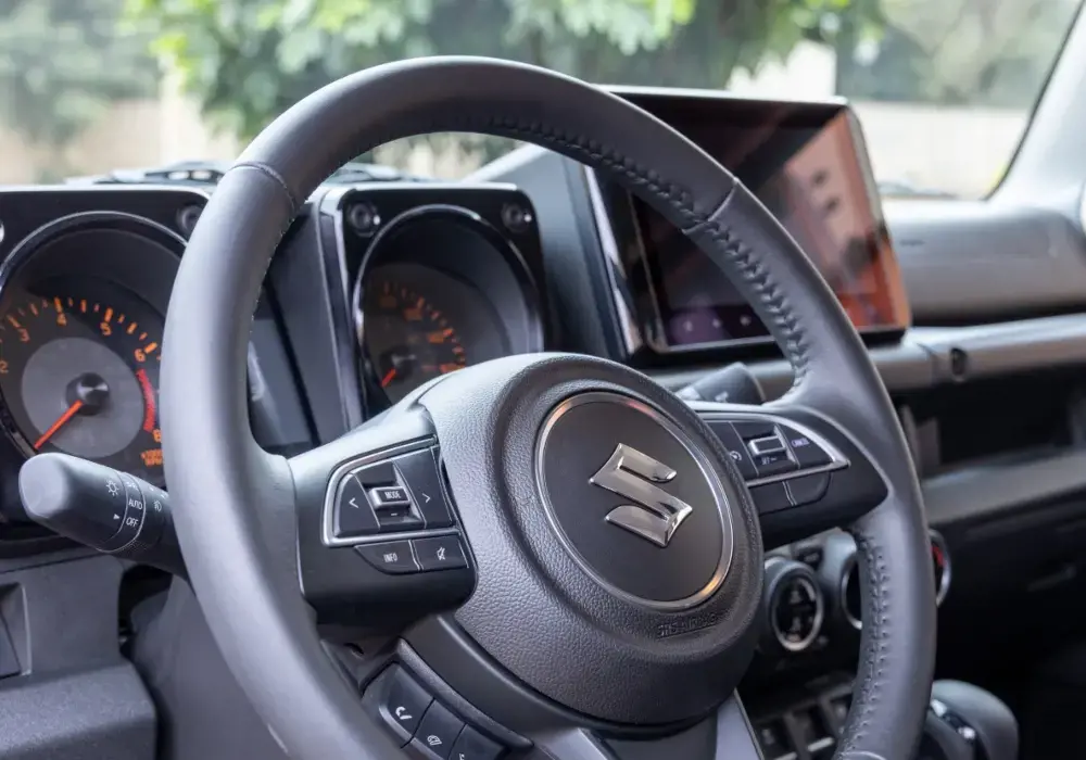 Tecnología y espacio Suzuki Jimny interior