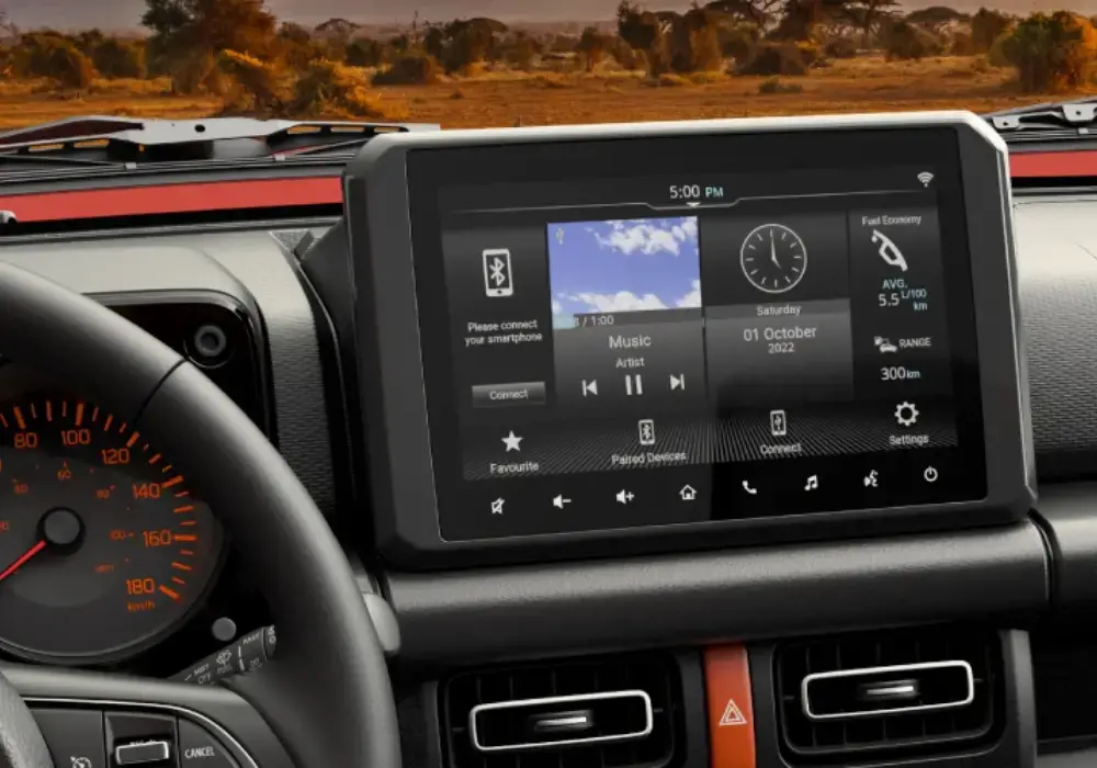 Pantalla táctil de un Suzuki Jimny con mando al volante y Android Auto