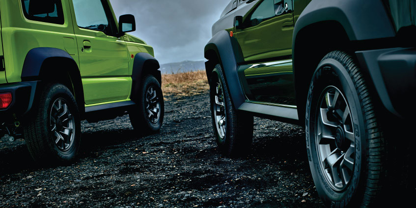 Neumáticos Suzuki Jimny transitando un terreno ripio