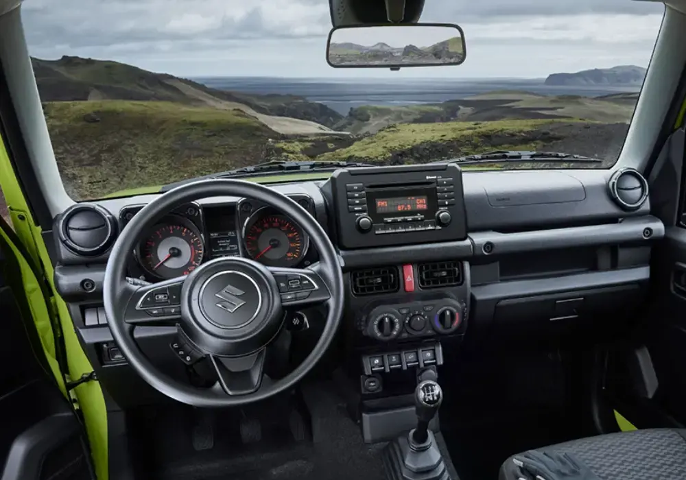 Vista interior de un Suzuki Jimny