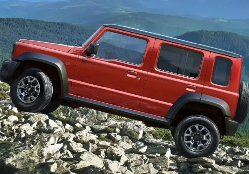 Suzuki Jimny 5 Puertas en terreno rocoso con tracción 4WD activada