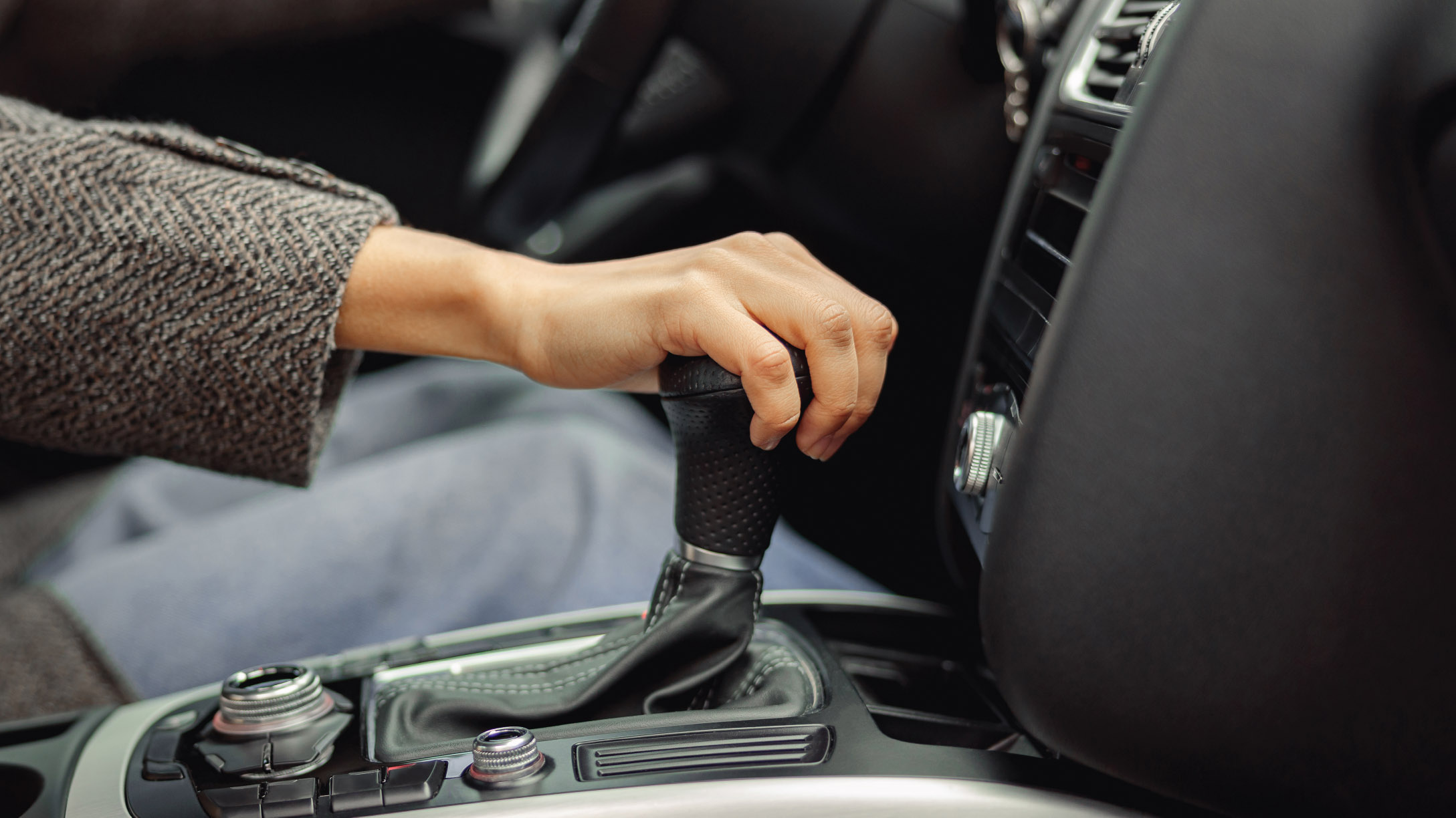 ¿A qué velocidad se hacen los cambios en un auto?